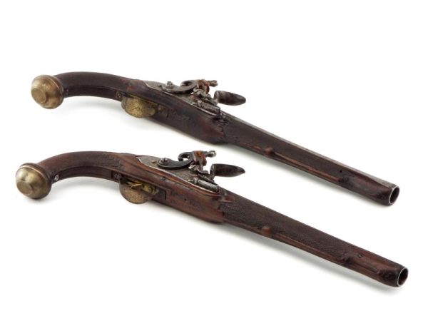 LOT 40: A FINE PAIR OF FRENCH FLINTLOCK DUELLING PISTOLS